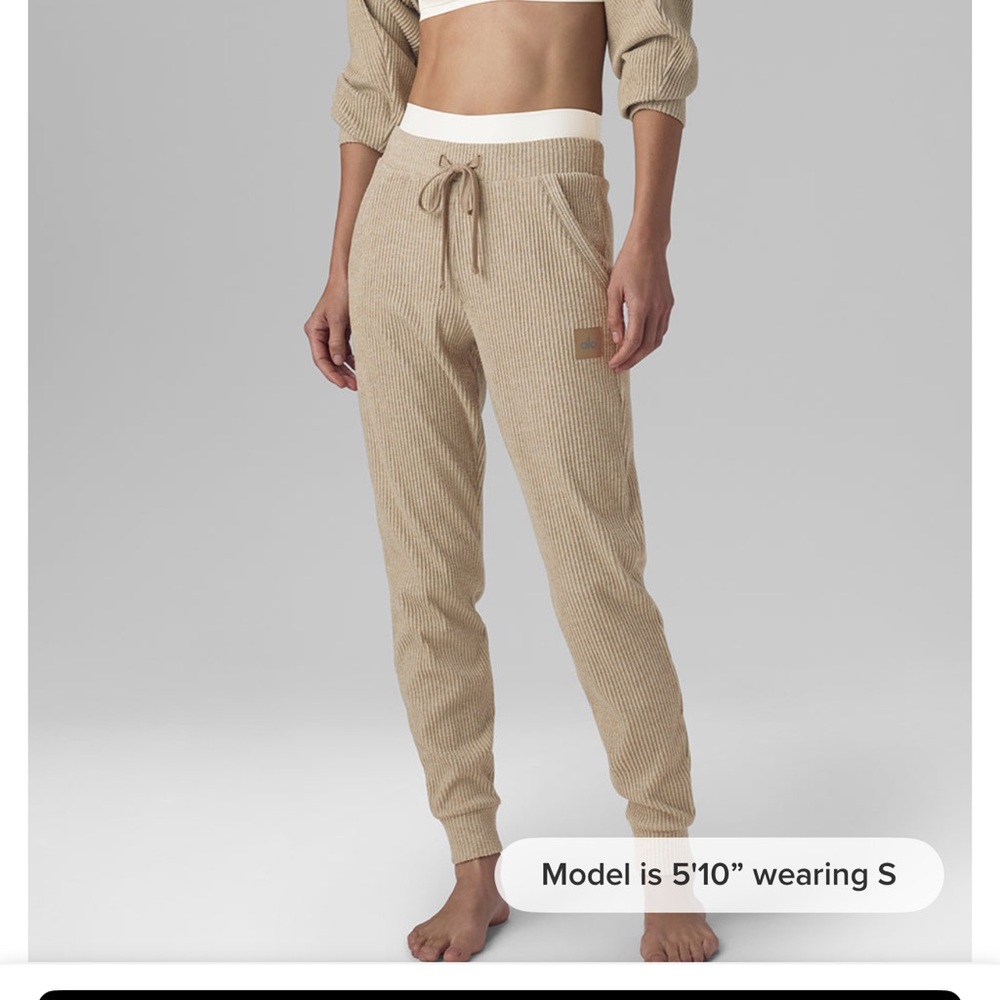 ALO Yoga Tan Muse Sweatpants - Gravel Heather